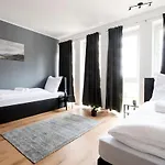 Working Loft - 8 Box Spring Beds אמריך