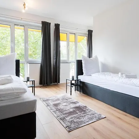 Modern Workers Loft In - 4 Bedrooms - 8 Beds דירה