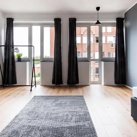 Modern Workers Loft In - 4 Bedrooms - 8 Beds