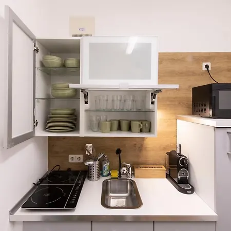 Modern Workers Loft In - 4 Bedrooms - 8 Beds דירה