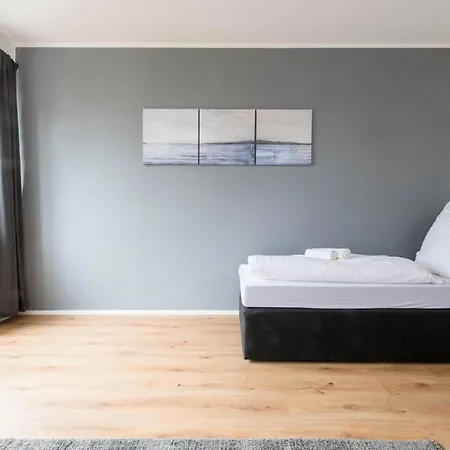 Modern Workers Loft In - 4 Bedrooms - 8 Beds דירה *